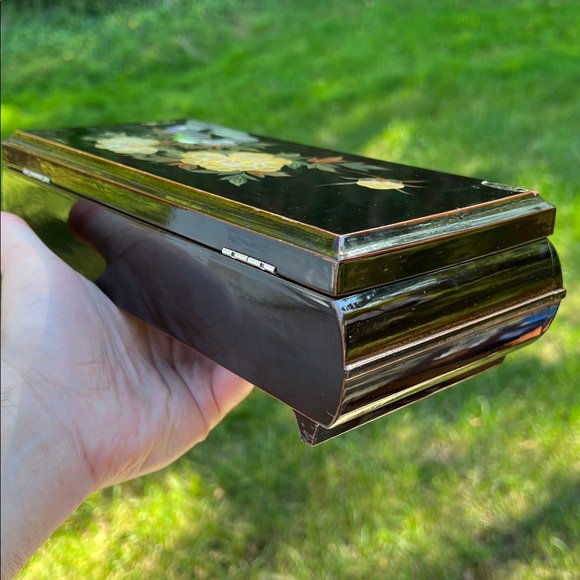 Vintage Japanese Black Lacquer Handpainted Floral Jewelry Box / Music Box - Picture 9 of 14